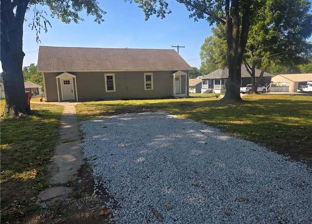Property at 2113 Jefferson St, Lexington, MO 64067, 3 beds, 2 baths