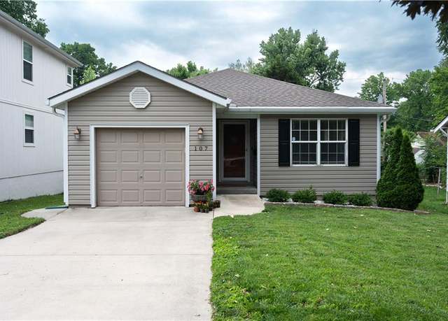 Property at 107 W 78th St, Kansas City, MO 64114, 3 beds, 2 baths