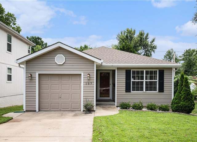 Property at 107 W 78th St, Kansas City, MO 64114, 3 beds, 2 baths