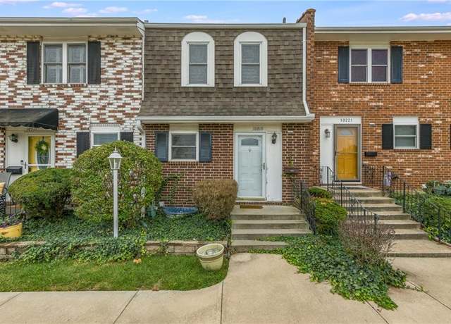 Property at 10219 W 96th Ter, Overland Park, KS 66212, 2 beds, 1.5 baths