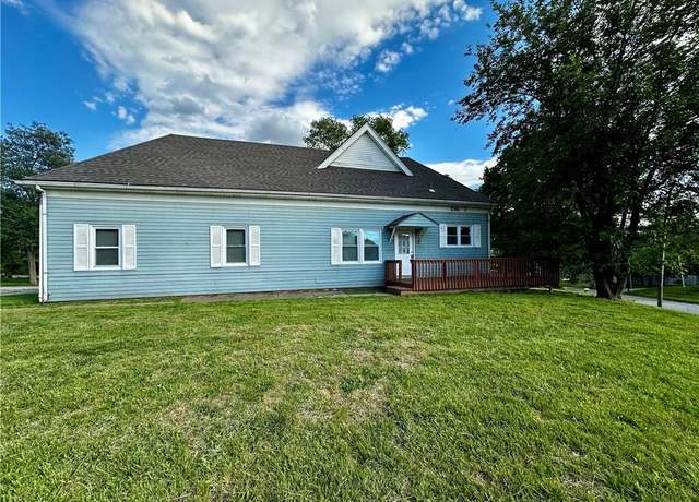 Property at 2701 Wilson Ave, Leavenworth, KS 66048, 6 beds, 2.5 baths
