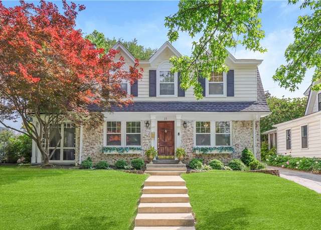 Property at 23 W Winthrope Rd, Kansas City, MO 64113, 3 beds, 1.5 baths