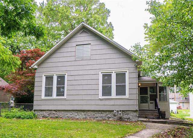 Property at 502 Vine St, Leavenworth, KS 66048, 4 beds, 2 baths