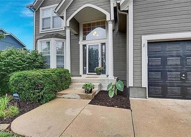 Property at 15168 W 154th St, Olathe, KS 66062, 4 beds, 3.5 baths