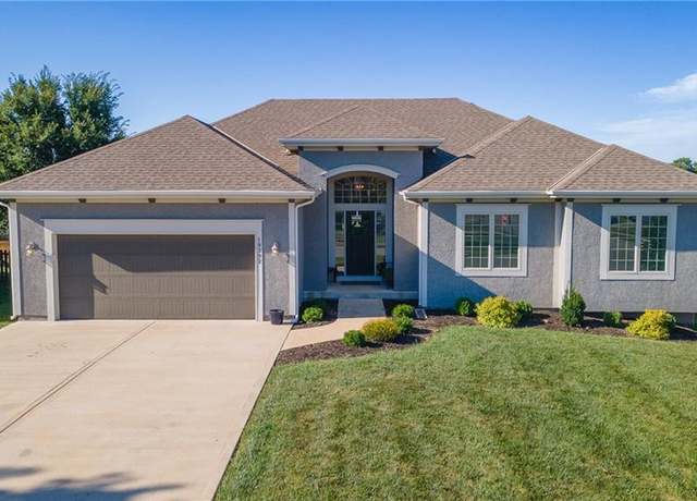 Property at 19392 W 210th St, Spring Hill, KS 66083, 3 beds, 2 baths