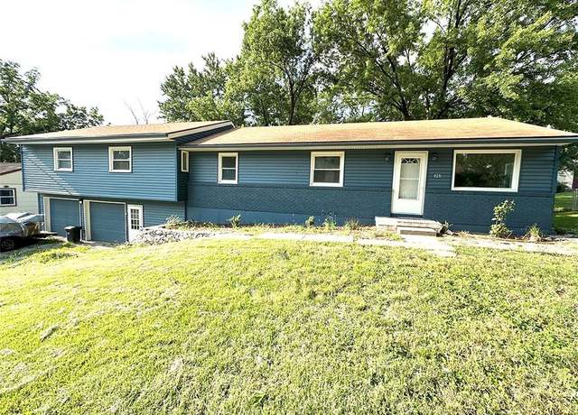 Property at 2020 NW 50th St, Kansas City, MO 64151, 3 beds, 2 baths
