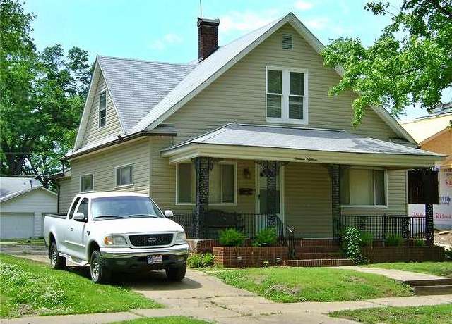 Property at 1918 S Elm St, Pittsburg, KS 66762, 3 beds, 2 baths