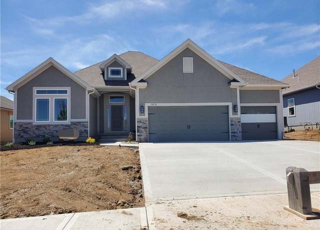 Property at 10212 N Winchester Ave, Kansas City, MO 64156, 4 beds, 3 baths