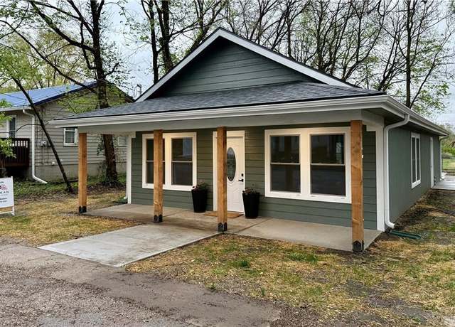 Property at 123 Vaughn St, Excelsior Springs, MO 64024, 3 beds, 2 baths
