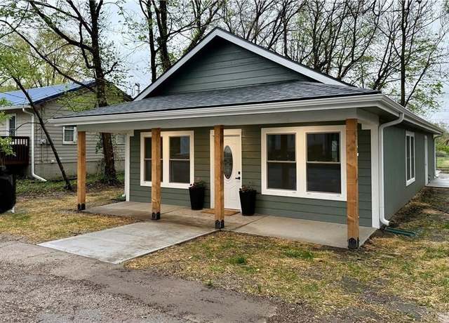 Property at 123 Vaughn St, Excelsior Springs, MO 64024, 3 beds, 2 baths