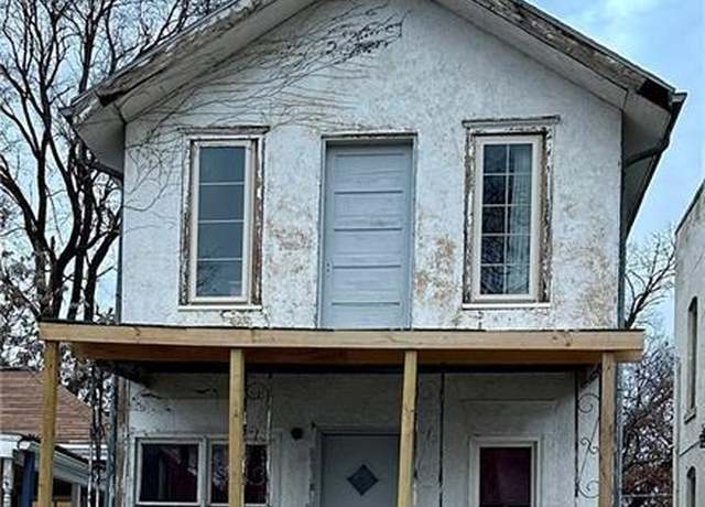 Property at 1019 Ridenbaugh St, St Joseph, MO 64501, 2 beds, 1 bath
