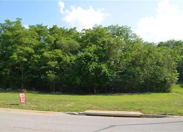 Property at 6815 N Myrtle Ave, Gladstone, MO 64119
