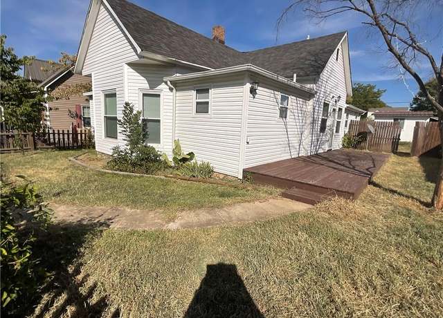 Property at 2115 Byers Ave, Joplin, MO 64804, 3 beds, 2 baths