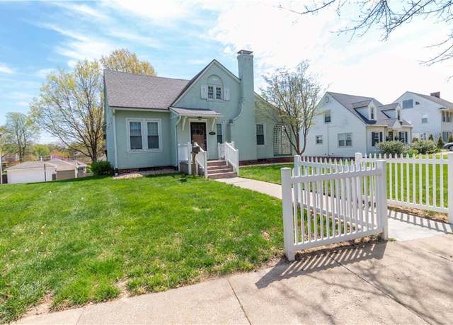 Property at 2021 Lovers Ln, St Joseph, MO 64505, 2 beds, 2 baths