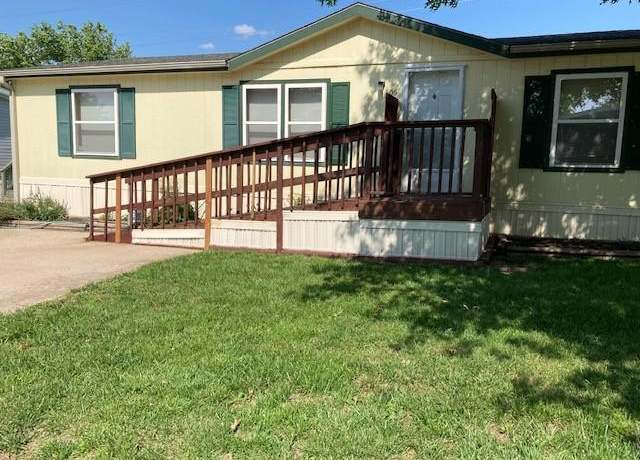 Property at 2000 E 19th St #5, Lawrence, KS 66046, 3 beds, 2 baths