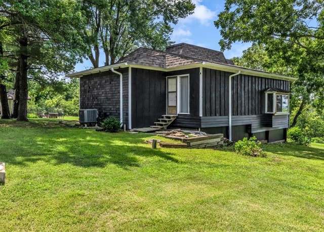 Property at 8425 Zacery Ln, Odessa, MO 64076, 1 bed, 1.5 baths