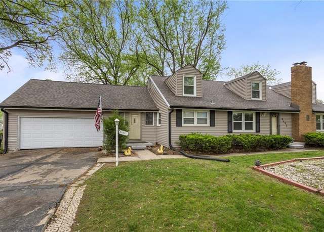 Property at 2111 Lombardy Dr, Kansas City, KS 66102, 3 beds, 2.5 baths