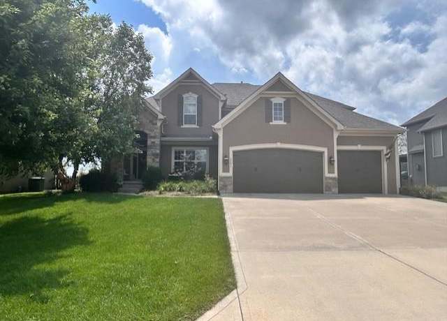 Property at 1541 41st St, Lee's Summit, MO 64082, 6 beds, 5 baths