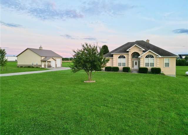 Property at 20680 Lemon Ln, Sedalia, MO 65301, 4 beds, 2 baths