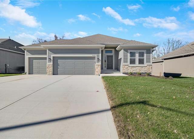 Property at 9426 N Belton Ave, Kansas City, MO 64154, 3 beds, 2.5 baths