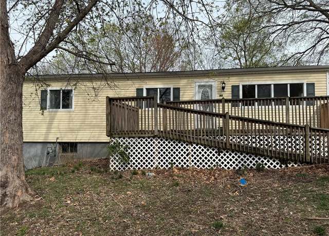 Property at 1216 S 10th St, Atchison, KS 66002, 3 beds, 2 baths