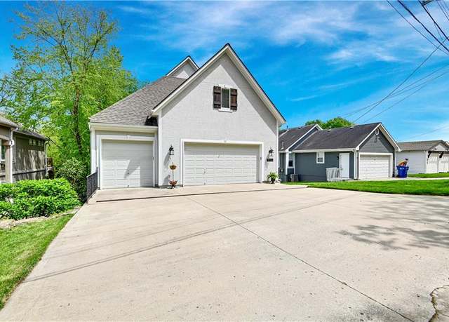 Property at 11 U St, Lake Lotawana, MO 64086, 4 beds, 3 baths