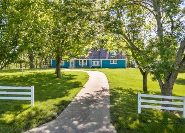 Property at 4300 Country Squire Ln, Oak Grove, MO 64075, 3 beds, 3 baths