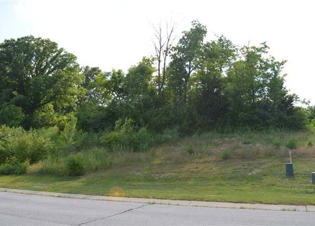 Property at 6918 N Myrtle Ct, Gladstone, MO 64119