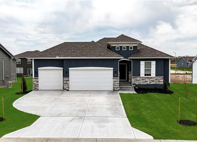 Property at 404 SW Hawthorne Ln, Blue Springs, MO 64014, 3 beds, 3 baths