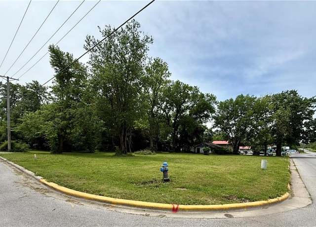 Property at 1827 & 1829 N Main St, Nevada, MO 64772