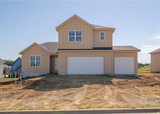 Property at 16721 Pinehurst Dr, Basehor, KS 66007, 3 beds, 2 baths