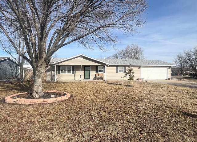 Property at 626 Kansas Ave, Iola, KS 66749, 2 beds, 2 baths