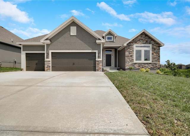 Property at 7012 NE 102nd Ct, Kansas City, MO 64156, 4 beds, 3 baths