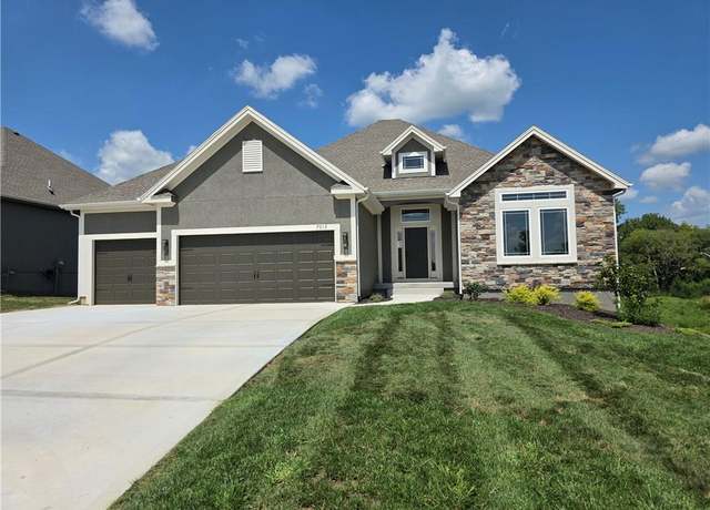 Property at 7012 NE 102nd Ct, Kansas City, MO 64156, 4 beds, 3 baths