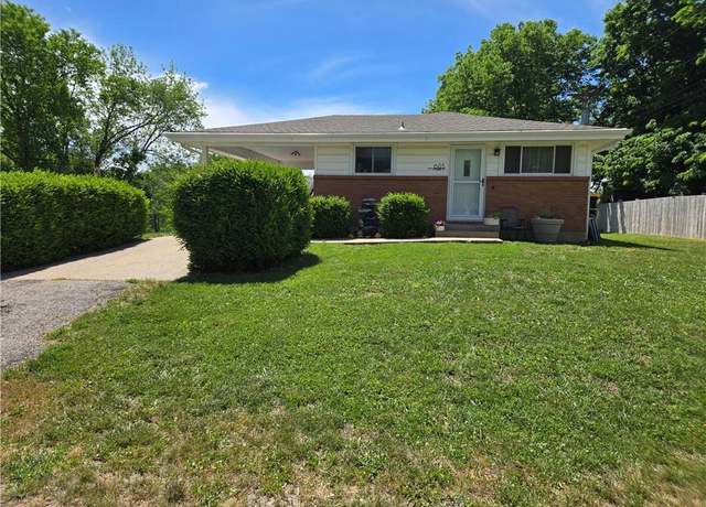 Property at 605 E Summit St, Smithville, MO 64089, 3 beds, 2 baths