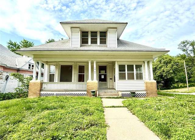 Property at 1925 Sacramento St, St Joseph, MO 64507, 3 beds, 2 baths