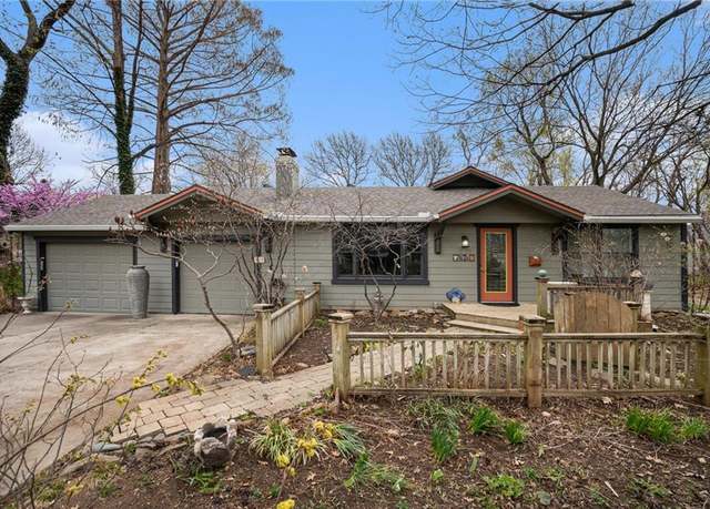 Property at 7609 Hadley St, Overland Park, KS 66204, 3 beds, 2 baths