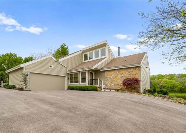 Property at 8950 Edgerton Rd, De Soto, KS 66018, 5 beds, 3.5 baths
