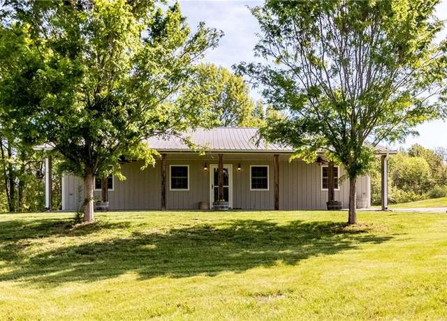 Property at 105 NW 1050 Rd, Warrensburg, MO 64093, 2 beds, 2 baths