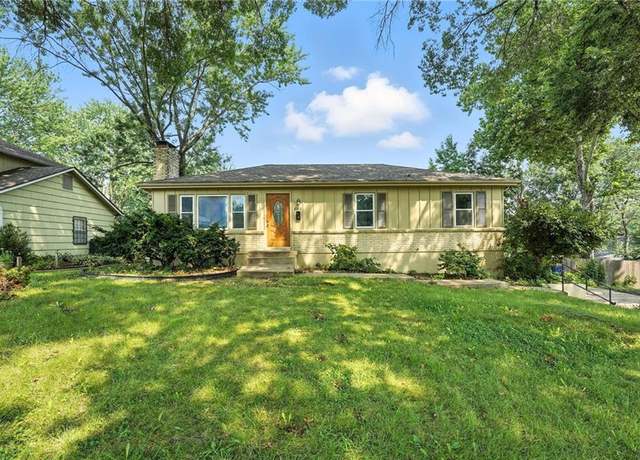 Property at 8502 Crescent Ave, Raytown, MO 64138, 3 beds, 2 baths