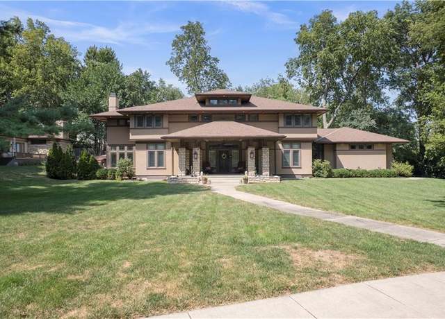 Property at 200 W 52nd St, Kansas City, MO 64112, 4 beds, 4.5 baths