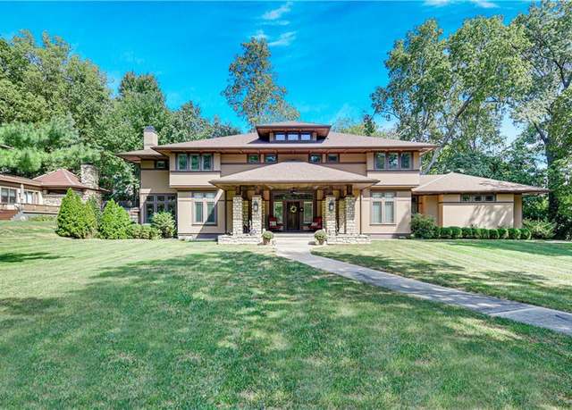 Property at 200 W 52nd St, Kansas City, MO 64112, 4 beds, 4.5 baths