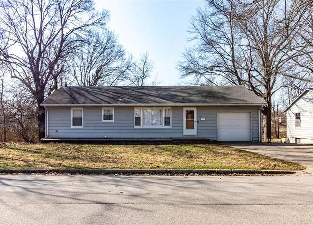 Property at 508 Christopher St, Warrensburg, MO 64093, 3 beds, 2 baths