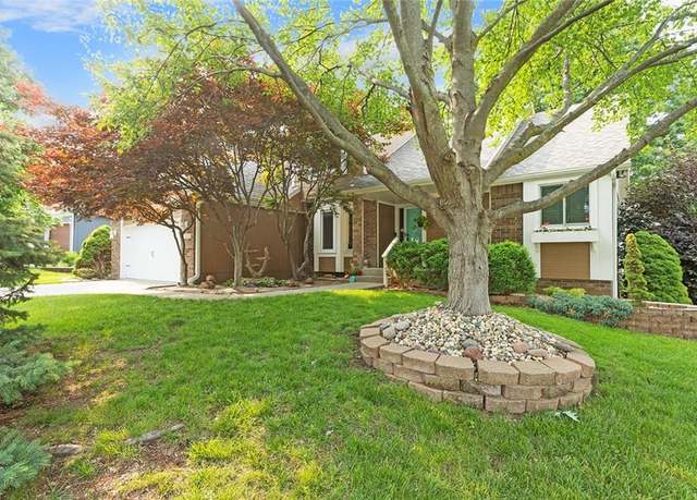 Property at 2432 SE 6th St, Lee's Summit, MO 64063, 4 beds, 3.5 baths