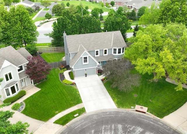 Property at 11821 W 128th St, Overland Park, KS 66213, 5 beds, 3.5 baths
