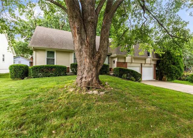 Property at 10025 Mastin Dr, Overland Park, KS 66212, 4 beds, 2.5 baths