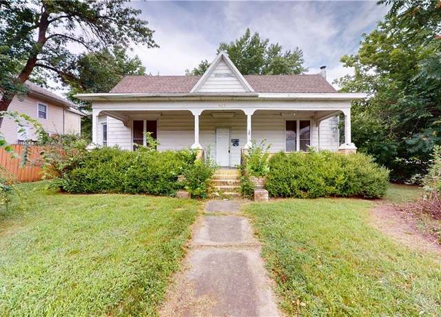 Property at 429 N Washington St, Nevada, MO 64772, 2 beds, 2 baths