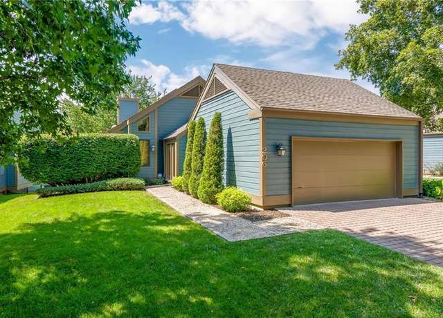 Property at 206 Lakeside Dr, Liberty, MO 64068, 3 beds, 3 baths