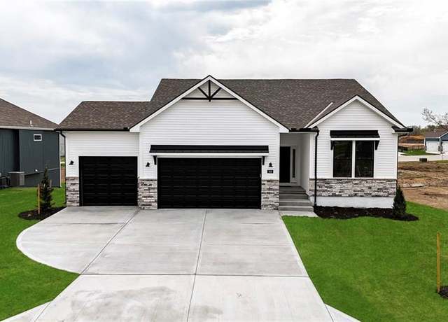 Property at 408 SW Hawthorne Ln, Blue Springs, MO 64014, 3 beds, 2 baths