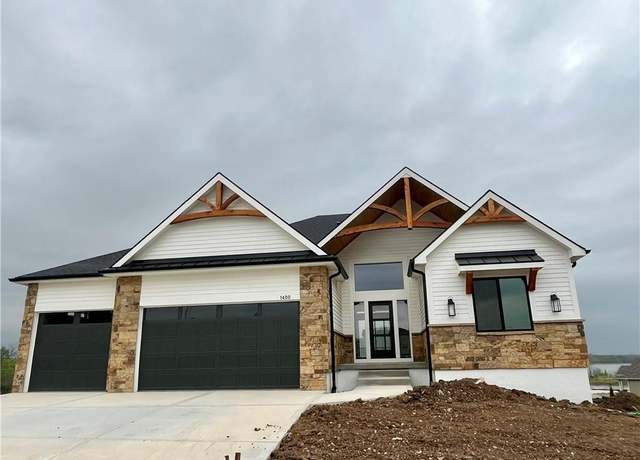 Property at 1400 Kintyre Ct, Raymore, MO 64083, 4 beds, 3 baths